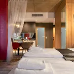 Onyx Luxury Hotel 4*
