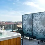 Onyx Luxury