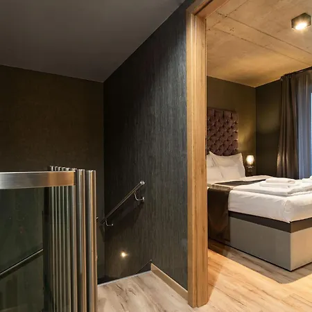 Onyx Luxury